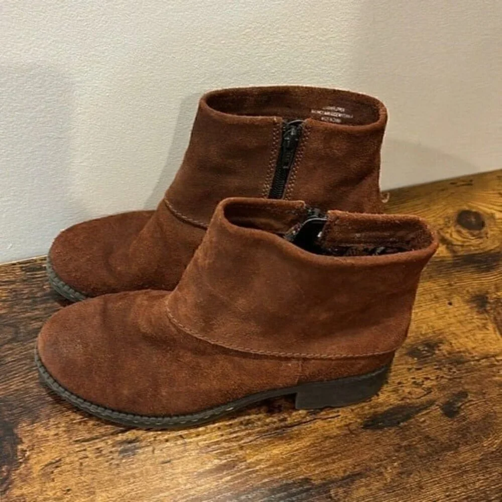 Born brown suede booties size 6